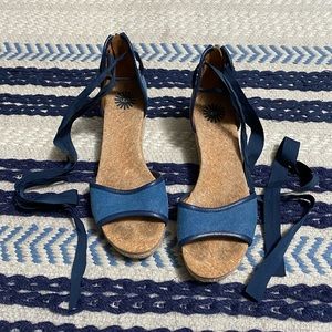 UGG Amell Wedge Sandal Ribbon Ankle Tie Size 8.5